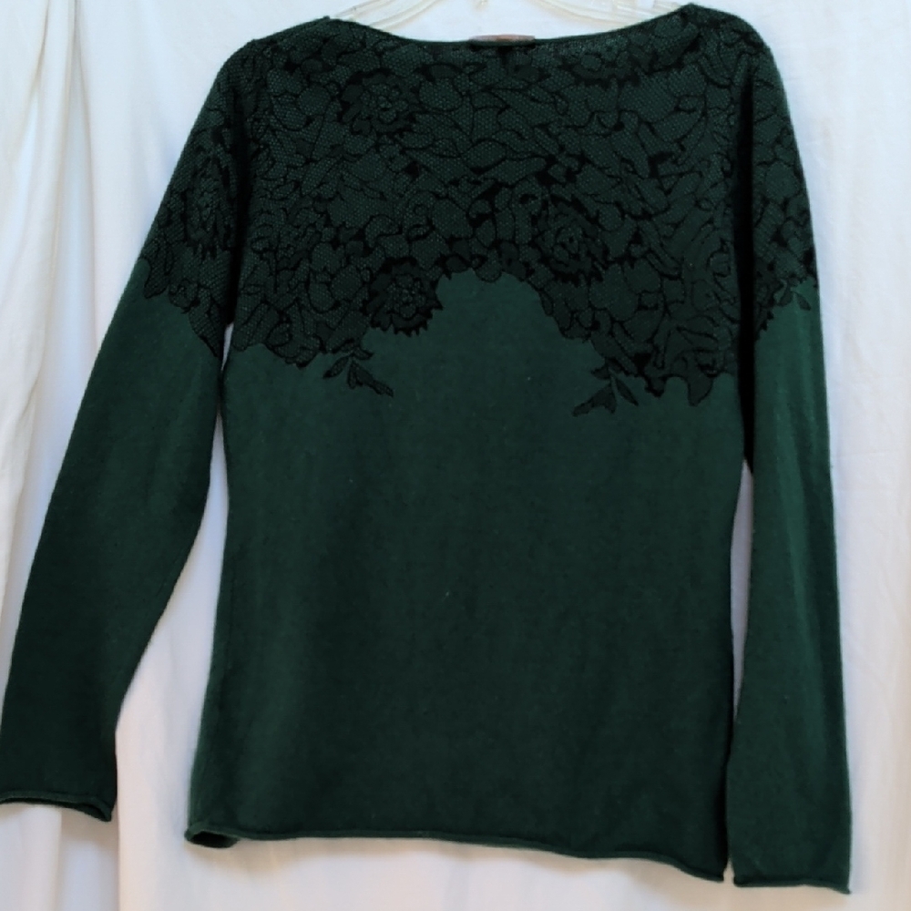 Dark green cashmere sweater with black lace-like print - Picture 3 of 6